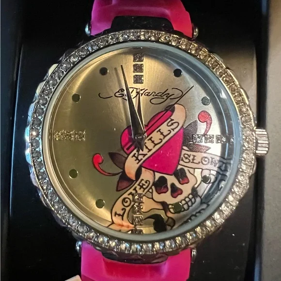 Ed Hardy NWT Skull Red Kills Heart Silver Tone Rhinestone Silicone Band Watch - Picture 2 of 8